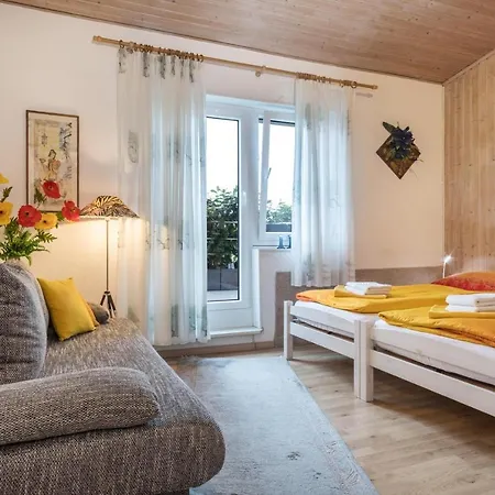 B Und E Roeck Apartment *